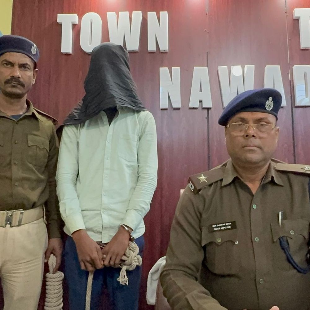 मैट्रिक परीक्षा से पहले नकल गिरोह का भंडाफोड़:स्पाई डिवाइस से 'बेहतर अंक' की गारंटी देने वाला युवक गिरफ्तार, 3 अभ्यर्थियों के एडमिट कार्ड बरामद