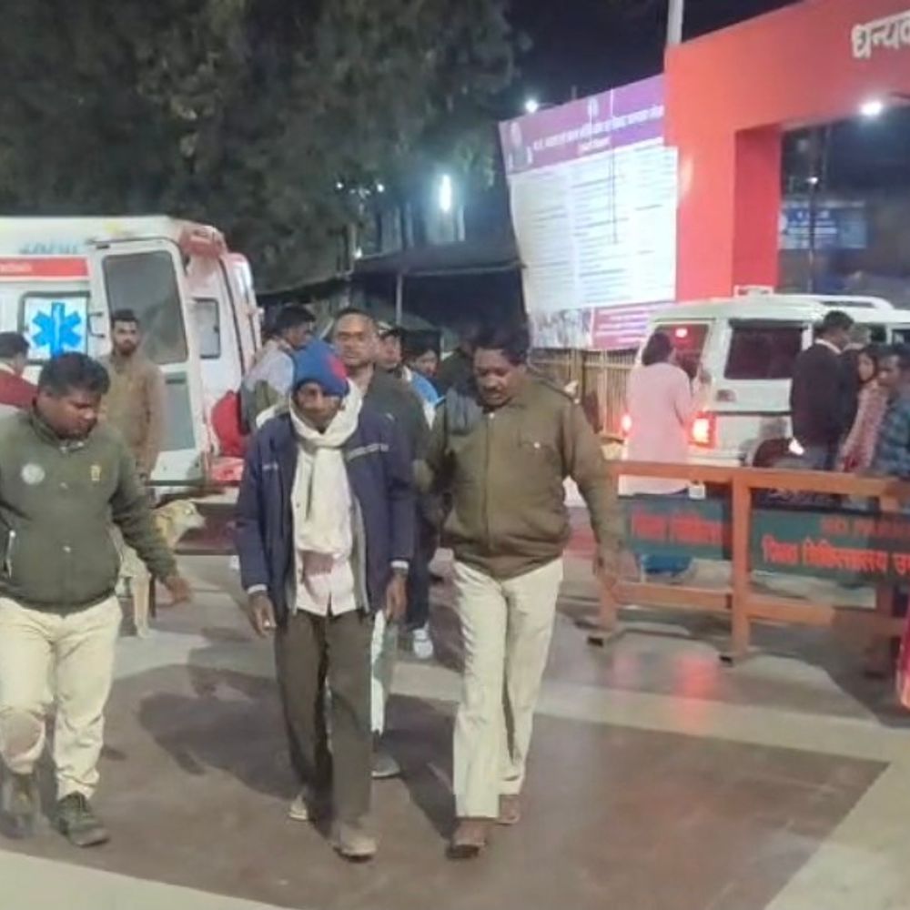 उमरिया में भालू का हमला, बुजुर्ग गंभीर घायल:गेहूं पिसवाकर लौटते वक्त किया अटैक; बीटीआर प्रबंधन ने गांवों में बढ़ाई गश्त