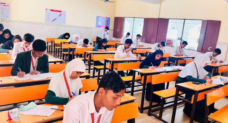 Azamgarh News: 273 परीक्षा केंद्रों पर आज से शुरू होंगी यूपी बोर्ड की परीक्षाएं