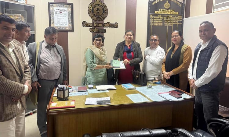 Fatehabad News: अध्यापक संघ का प्रतिनिधिमंडल अधिकारी से मिला, रखीं मांगें