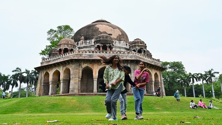 Weather Forecast: गर्मी ने फरवरी महीने में ही छुड़ाए पसीने, चौथी बार पारा 30°C के पार, जानें पूर्वानुमान