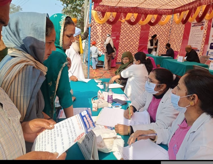 Sirmour News: बहराल शिविर में 253 रोगियों का स्वास्थ्य जांचा और दवाएं बांटीं