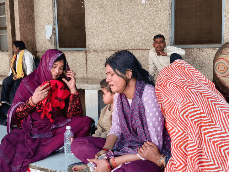 चित्रकूट में एक साथ उठी ननद-भाभी की अर्थी:पिता की अस्थियां विसर्जित कर लौट रही थीं, सड़क पार करते समय ट्रक ने रौंदा