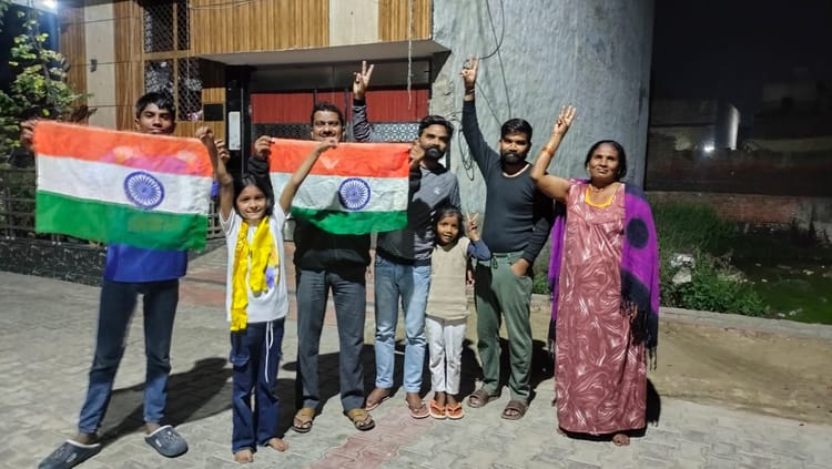 Mathura News: टी-20 विश्व कप में भारत की जीत पर क्रिकेट प्रेमियों ने मनाया जश्न