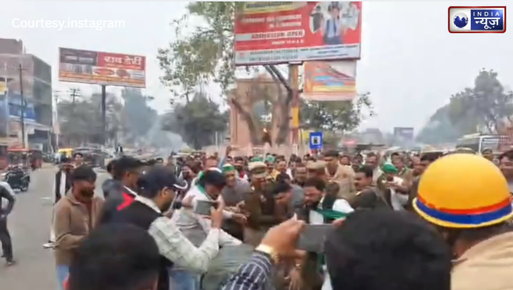 हापुड़ में 'पेट्रोल' कांड: आत्मदाह की कोशिश से दहला गढ़मुक्तेश्वर, किसान नेता ने खुद पर डाला तेल, सड़कों पर मचा कोहराम!