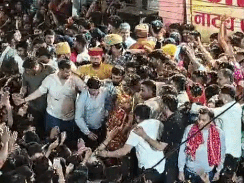 परवान पर है बीकानेर की होली:बिस्सों के चौक में माता के दर्शन, आज व्यासों की गैर, कल हर्ष-व्यास पानी का खेल