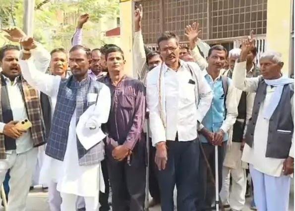 विकलांग बोर्ड कैंप में डाक्टर नदारत, सैकड़ों दिव्यांग परेशान