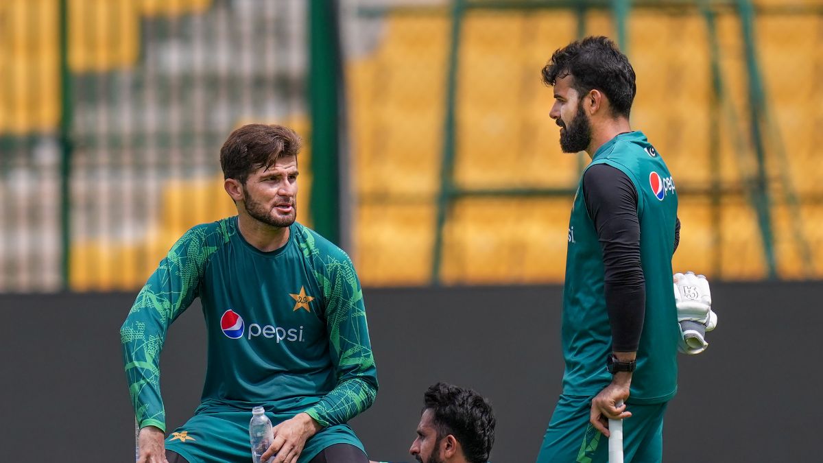 गरीबी में आटा गीला... पाकिस्तान के प्लेयर्स पर आई नई आफत, अब इन 4 टीमों ने लगाया बैन!