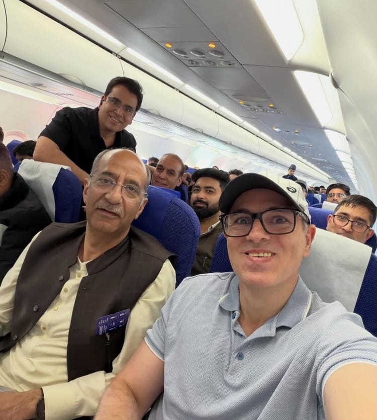 Ranji Trophy Final: रणजी ट्रॉफी मुकाबले के लिए हुबली रवाना हुए उमर अब्दुल्ला, जम्मू-कश्मीर टीम का बढ़ाया हौसला