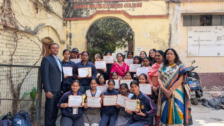 Lucknow News: रोजगार की चुनौतियों से रूबरू हुईं छात्राएं