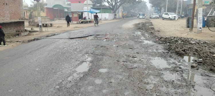 Delhi: नई तकनीक अपनाकर एमसीडी अब कुछ ही मिनटों में भरेगी गड्ढे, बारिश में भी काम करेंगी आधुनिक मशीनें