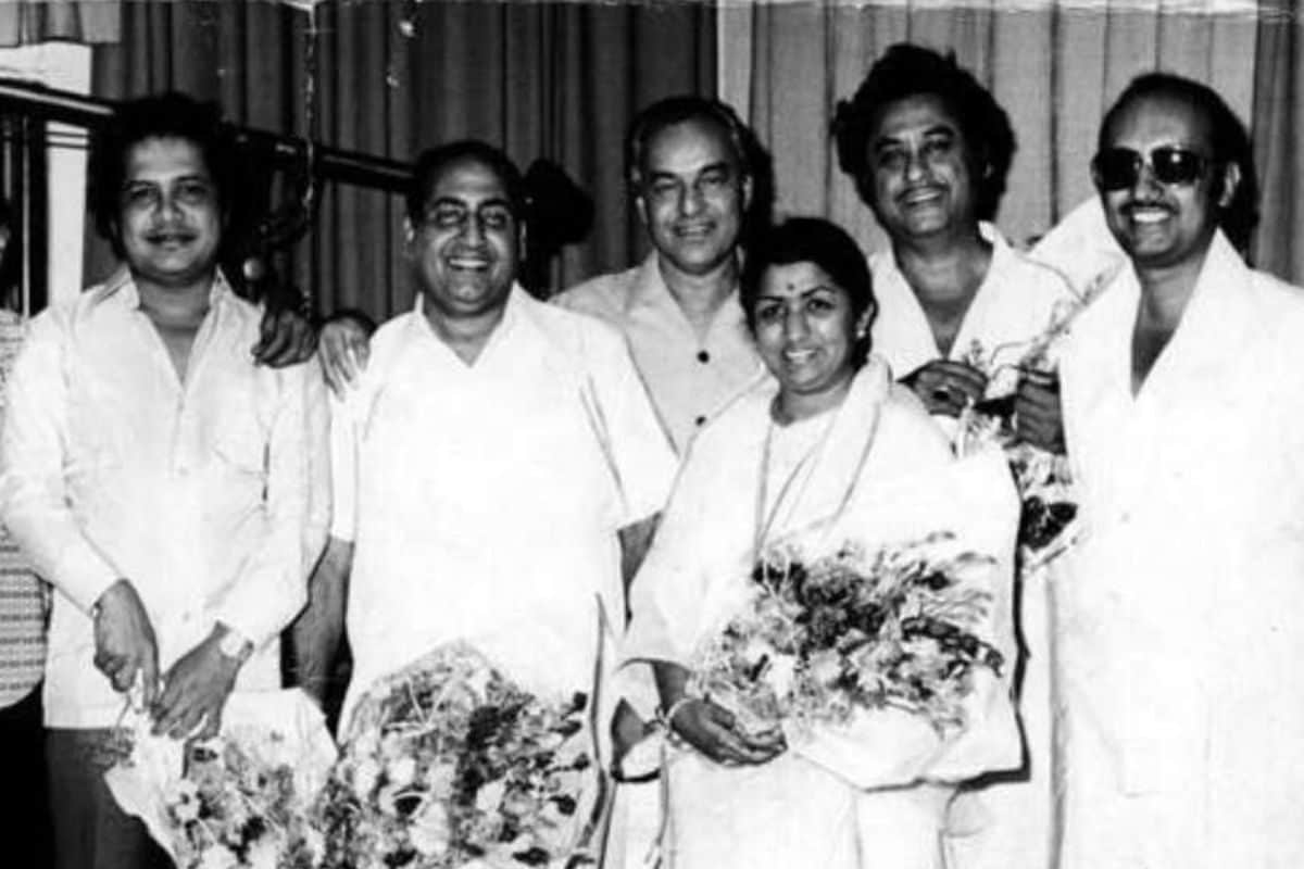 4 साल की उम्र में खोया पिता, बेचना पड़ा घर-जमीन, बना बॉलीवुड का 'मसाला किंग' डायरेक्टर, नाम रहा ये रिकॉर्ड