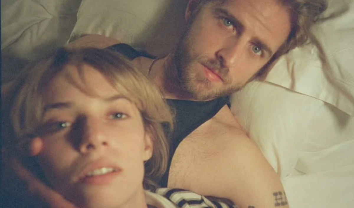 Valentine's Day पर Maya Hawke बनीं म्यूजिशियन की दुल्हन, शादी में Stranger Things की स्टारकास्ट का लगा जमावड़ा