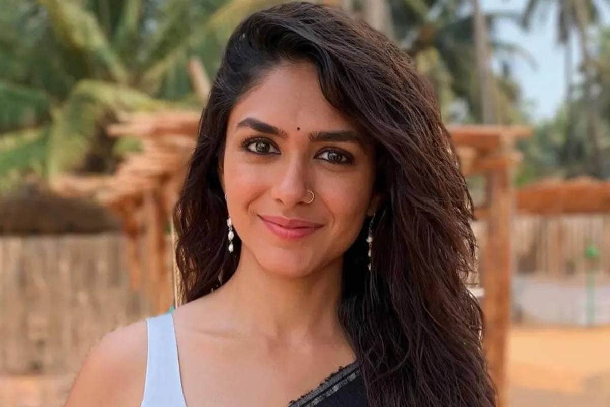 'प्यार में बड़ी दिक्कत कम्युनिकेशन', मृणाल ठाकुर ने खोली आज के रिलेशन की सबसे बड़ी सच्चाई, दिया बड़ा बयान