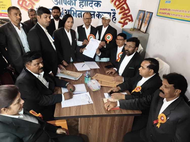 Sonebhadra News: अध्यक्ष, वरिष्ठ उपाध्यक्ष व महामंत्री पद पर एक-एक समेत 9 प्रत्याशियों ने लिया पर्चा