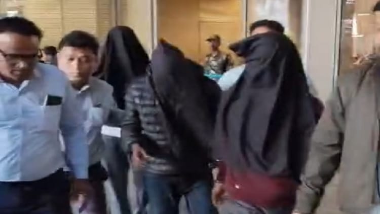 UP: दीपक शर्मा किस तरह बन गया लाॅरेंस का शार्प शूटर, रोहित शेट्टी के घर पर बरसाईं गोलियां; पढ़ें पूरी कहानी