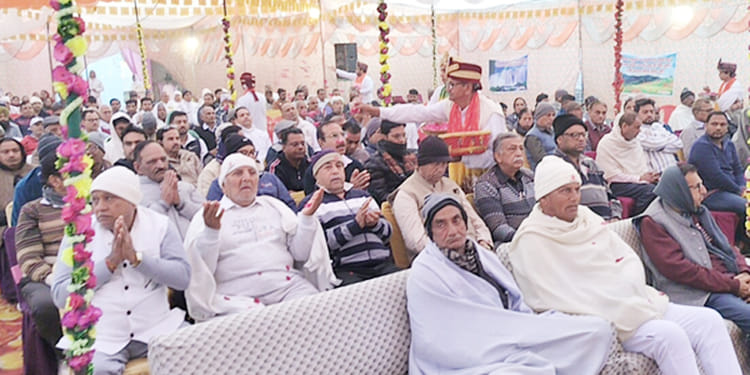 Fatehabad News: परमात्मा का परिचय दे आनंद उत्सव मनाया