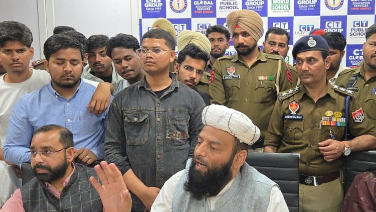 इफ्तारी-सहरी पर विवाद: आरोप-खाना मांगने पर तो वीसी ने दी गालियां, यूनिवर्सिटी प्रबंधन ने पद से हटाया