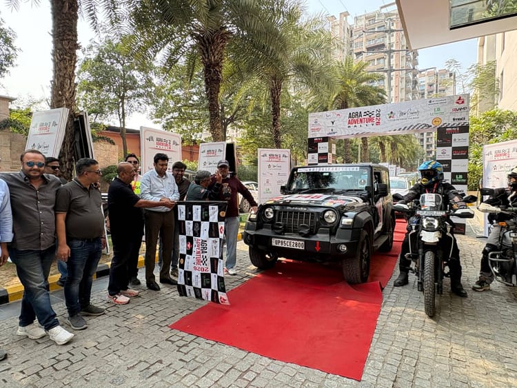 Agra News: ऊबड़-खाबड़ रास्तों पर दिखा वाहनों की रफ्तार का रोमांच