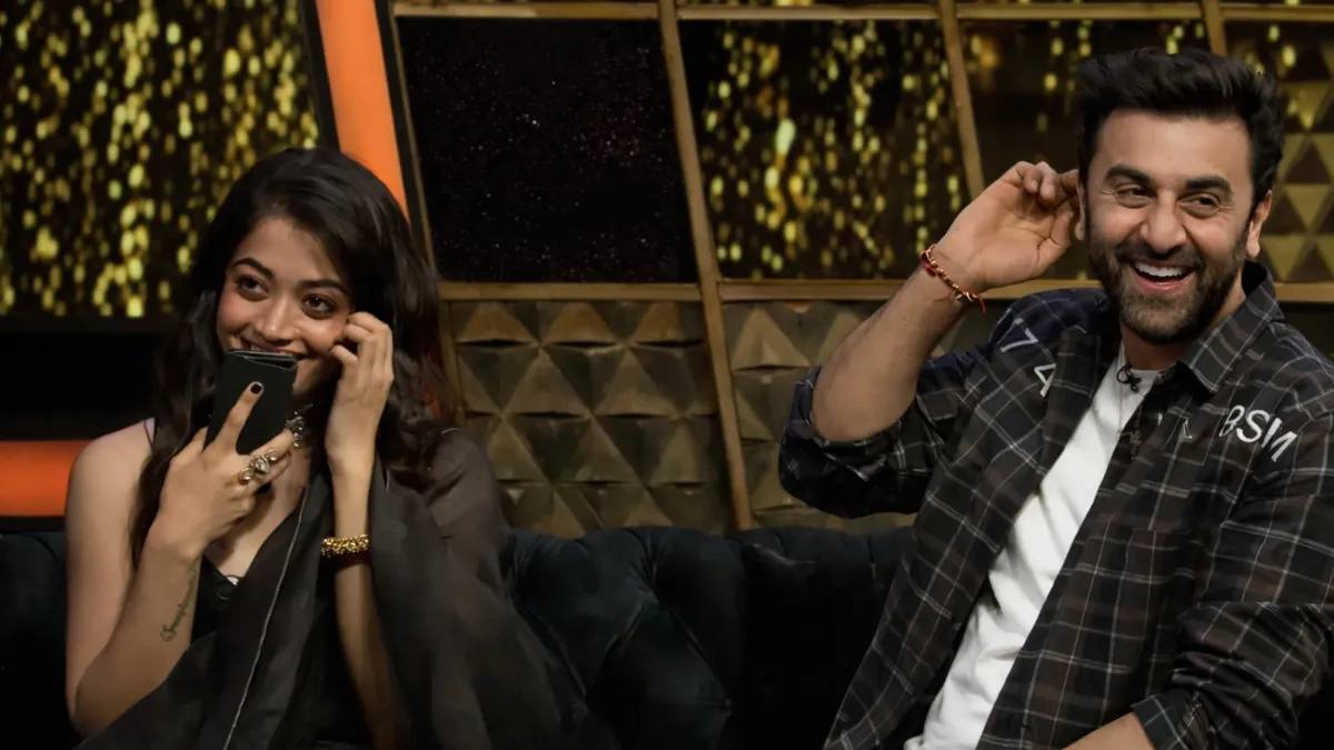 स्पीकर पर था फोन, विजय देवरकोंडा ने कही प्यार भरी बात, ब्लश करने लगीं रश्मिका मंदाना, खुशी से उछल पड़े रणबीर कपूर, वायरल हुआ वीडियो