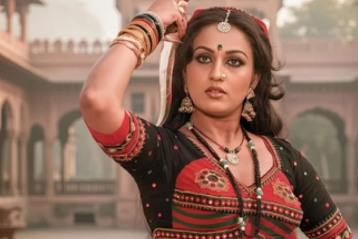 रीना रॉय ने उतारी सासू मां की आरती, 4.55 मिनट के गाने में दिखा सास-बहू का प्यार, भूल जाएंगे सारे सितम