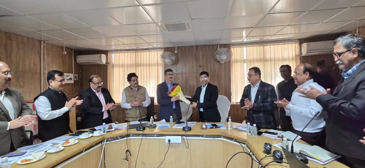 Lucknow News: यूपी हेल्थ डैशबोर्ड में जनपद प्रथम, सीएमओ सम्मानित