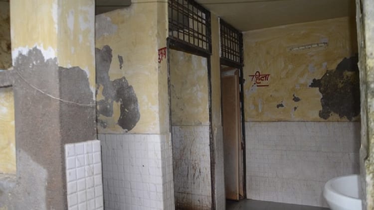 ग्रेटर नोएडा: पिता के आरोपों का रायन स्कूल ने किया खंडन, छात्रा के वॉशरूम में बंद होने पर उठे सवाल