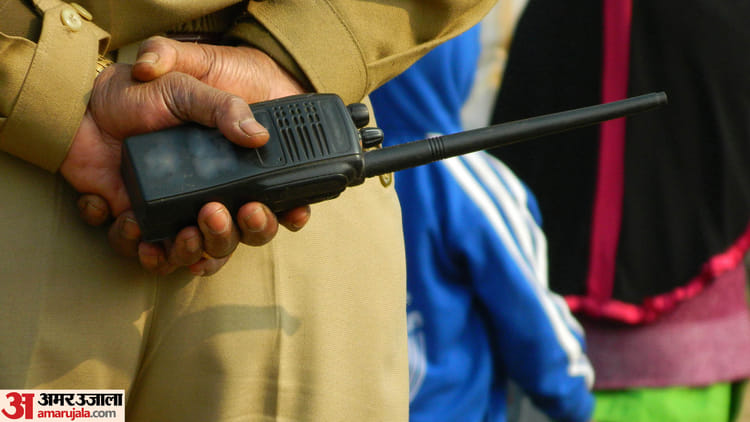 Firozabad News: एसएसपी कार्यालय के बाहर महिला ने खुद पर उड़ेला ज्वलनशील पदार्थ