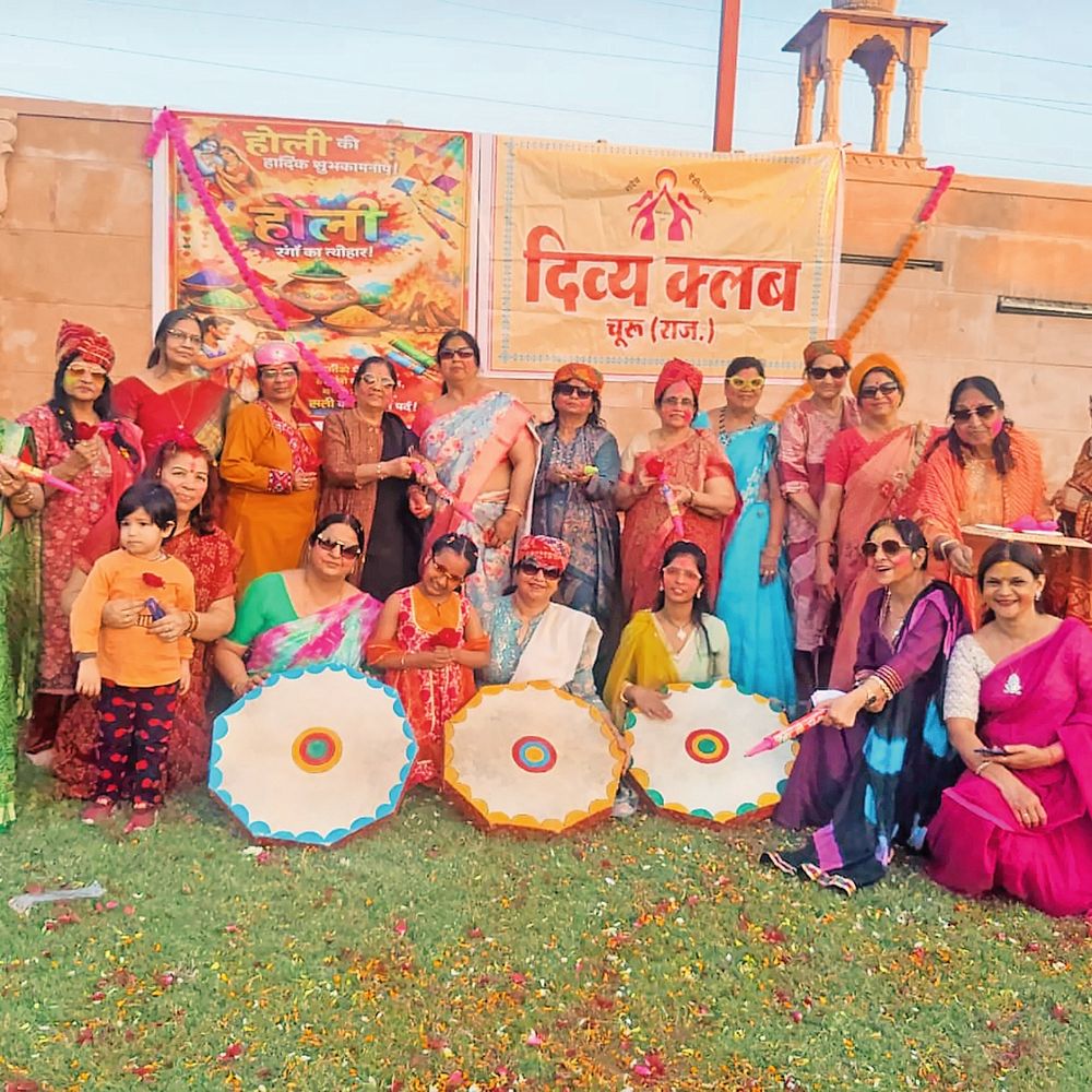 दिव्य क्लब ने फागोत्सव मनाया, चंग की थाप पर नृत्य किया