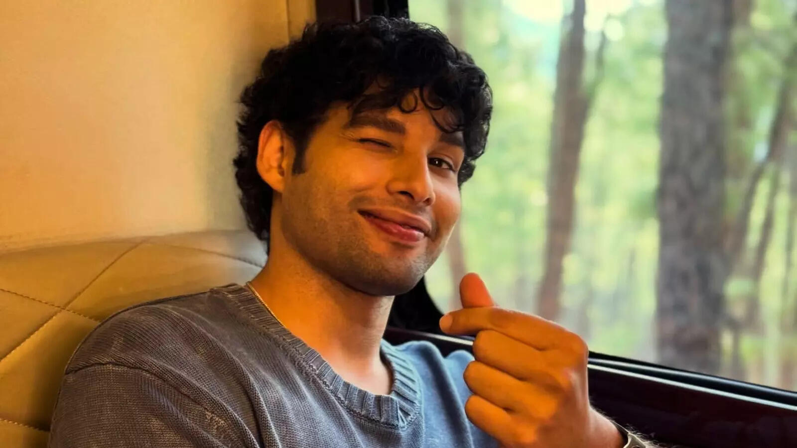 सिद्धांत चतुर्वेदी Exclusive: 19 साल का था, ऑटो में पहली बार लबों से लब टकराए! मां कहती है- शादी कर लो