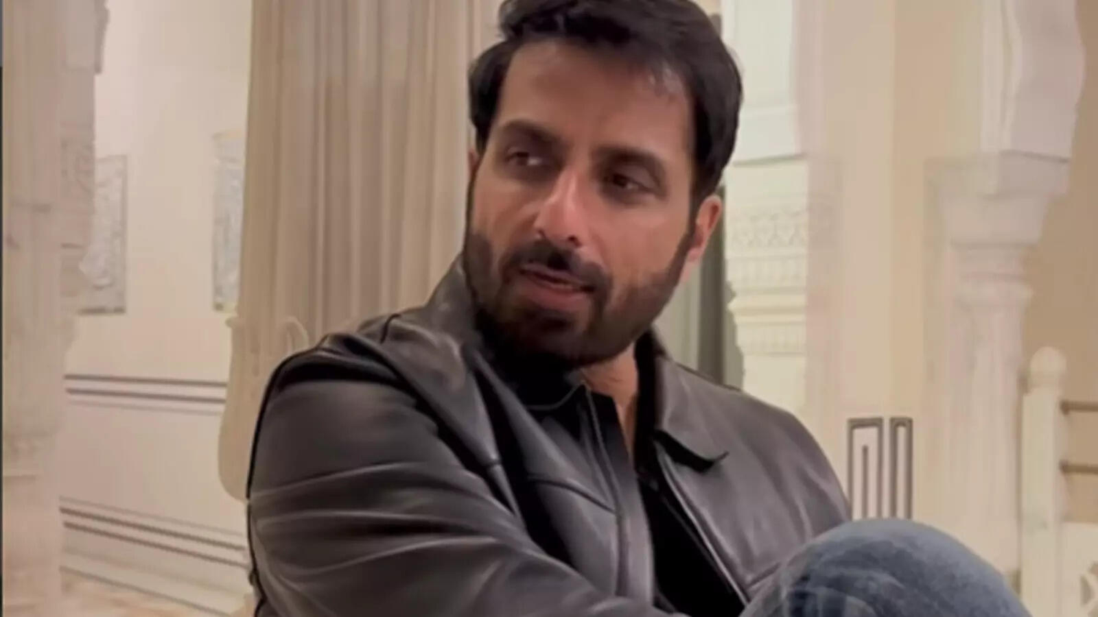 'घर पर रखी कुरान और गीता आपस में कभी नहीं लड़ती', सोनू सूद की ये बातें खोल देंगी आंखों पर बंधी पट्टी