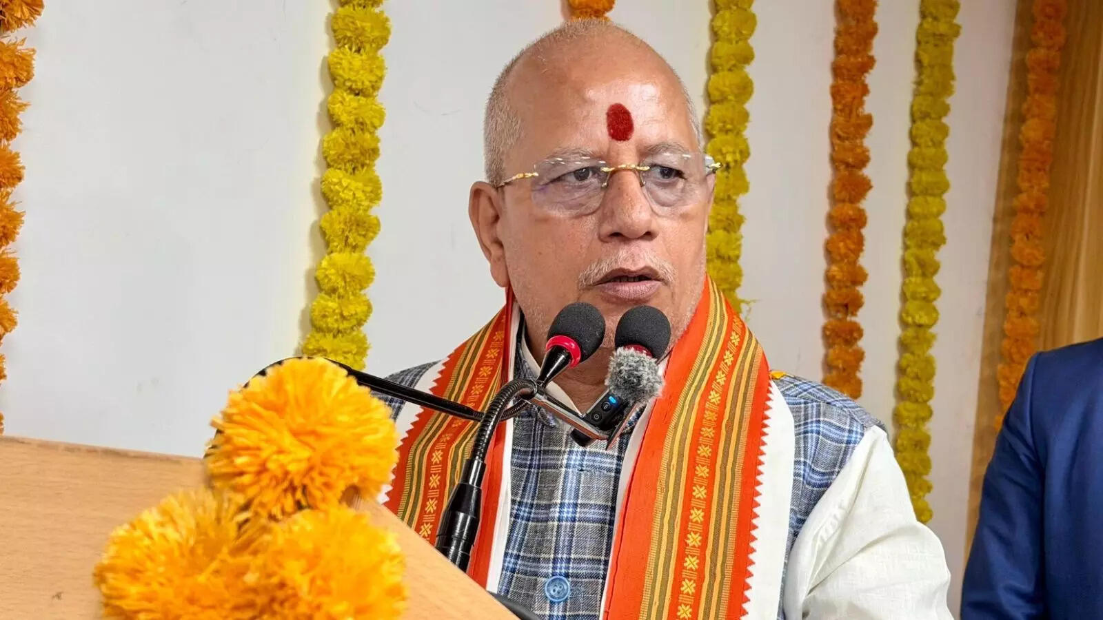 बिहार में अब खुले में नहीं बिकेगा मांस: विजय सिन्हा का सख्त निर्देश, यूपी की तर्ज पर मानक तय