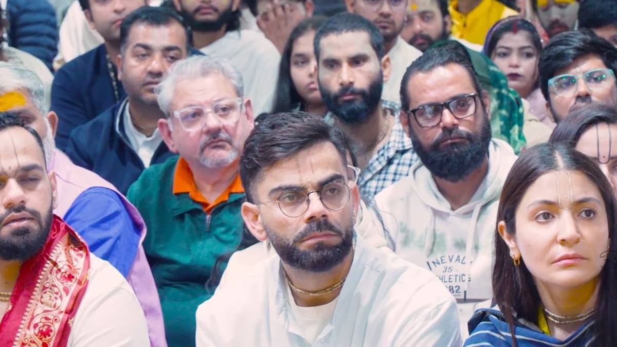 माथे पर चंदन, गले में कंठी, सादगी भरे अंदाज में अनुष्का-विराट, बेटे अकाय के जन्मदिन पर लिया प्रेमानंद महाराज का आशीर्वाद