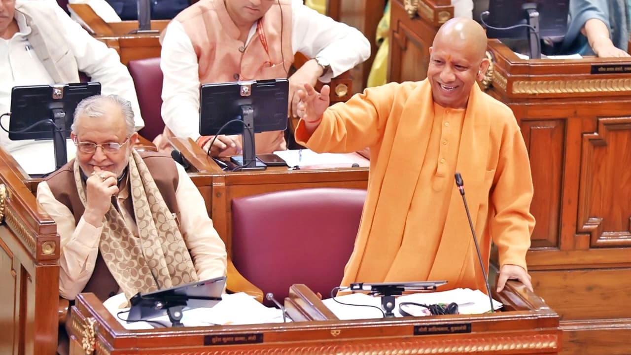 UP Health News: CM योगी का दावा, इंसेफेलाइटिस नियंत्रण, महिला सशक्तीकरण और स्वास्थ्य ढांचे में बड़ा बदलाव