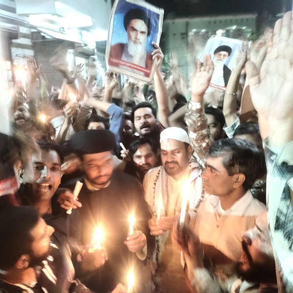 खामेनेई की मौत पर शिया समुदाय का विरोध प्रदर्शन:संभल में निकाला कैंडल मार्च, अमेरिका-इजरायल मुर्दाबाद के लगाए नारे