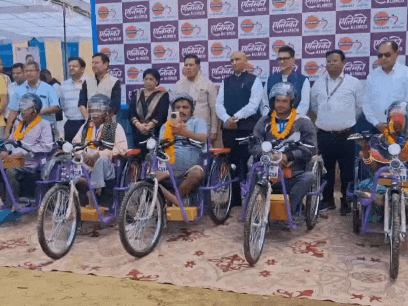 दिव्यांगों के सपनों को मिले 'मोटर' वाले पंख:90 लाभार्थियों को बांटी गई मोटराइज्ड ट्राईसाइकिल, एलिम्को और इंडियन ऑयल के सहयोग से हुआ वितरण