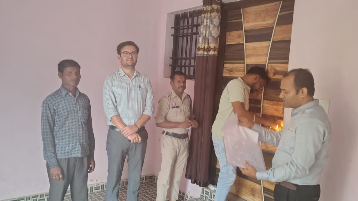 ETV Bharat की खबर का असर: झोलाछाप डॉक्टर का क्लिनिक सील, दवाइयों के साथ गांजा बरामद