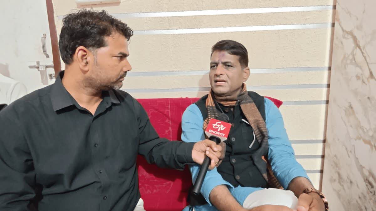 'हिन्दू राष्ट्र बनाने के नाम पर मूर्ख बना रहे धीरेंद्र शास्त्री', छतरपुर में दामोदर यादव का बड़ा हमला