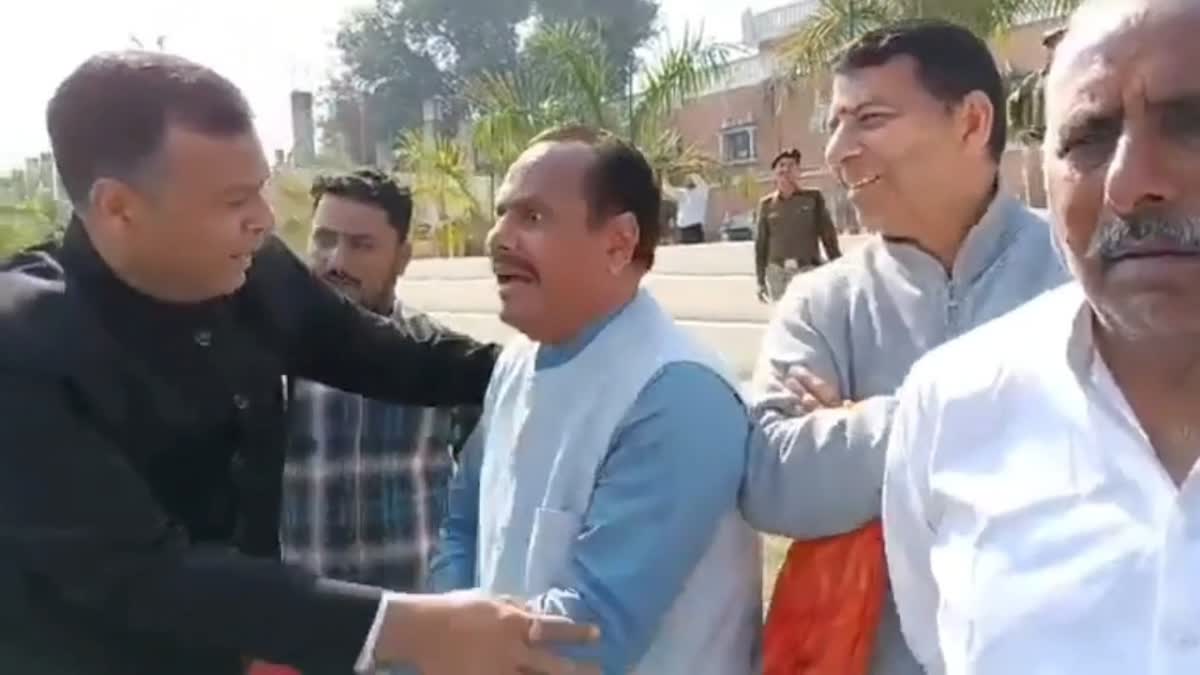 सीएम का स्वागत करने से रोकने पर भड़के भाजपा नेता, हेलीपैड पर ही मुख्यमंत्री से की शिकायत