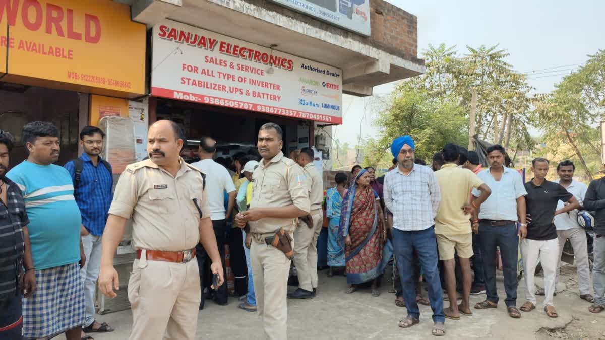 सरायकेला के आदित्यपुर में दिनदहाड़े फायरिंग, अपराधियों ने बैटरी दुकान पर चलाई ताबड़तोड़ गोलियां
