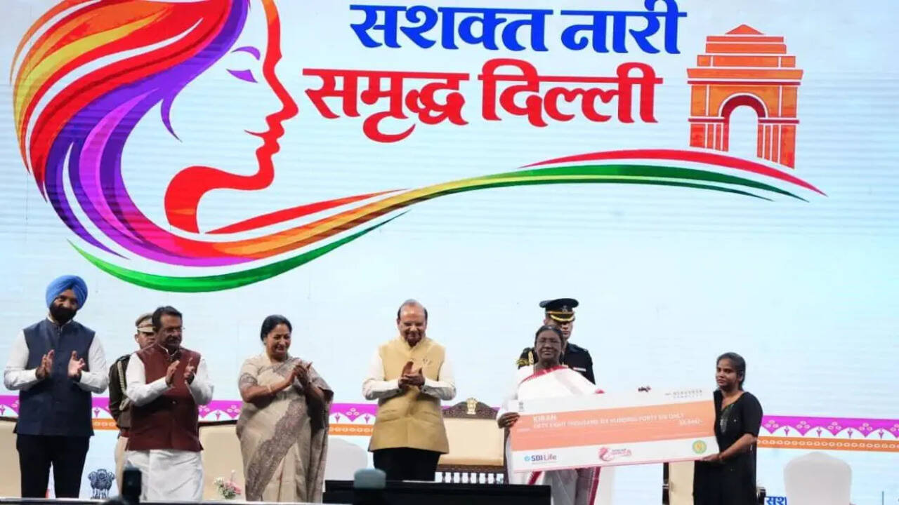 दिल्ली में नारी शक्ति को नई उड़ान, मुफ्त सफर से लखपति बिटिया तक 4 बड़ी योजनाओं की शुरुआत