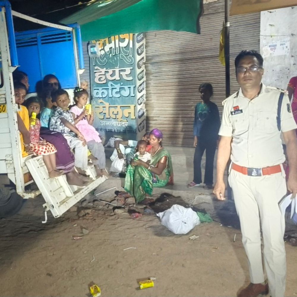 मालवाहक में थे 70 यात्री कटा, 5 हजार का चालान