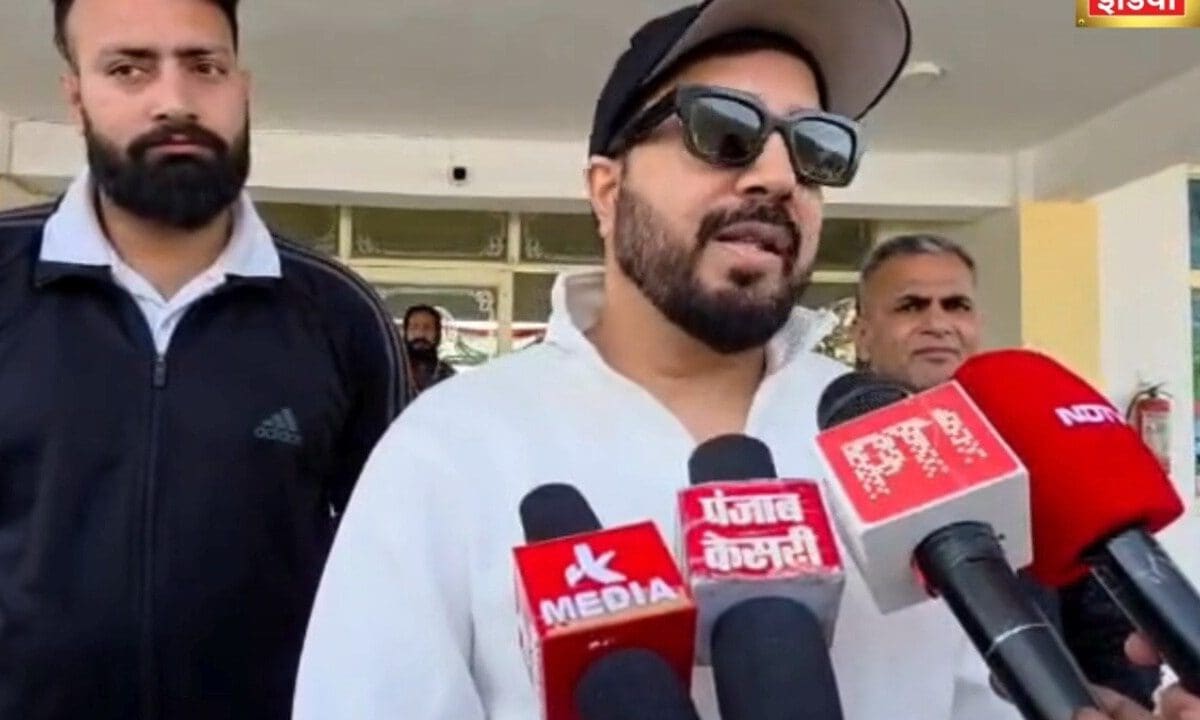 मीका सिंह पहुंचे वैष्णो देवी मंदिर, बोले- 'मां का बुलावा आया तो यहां पहुंच गया