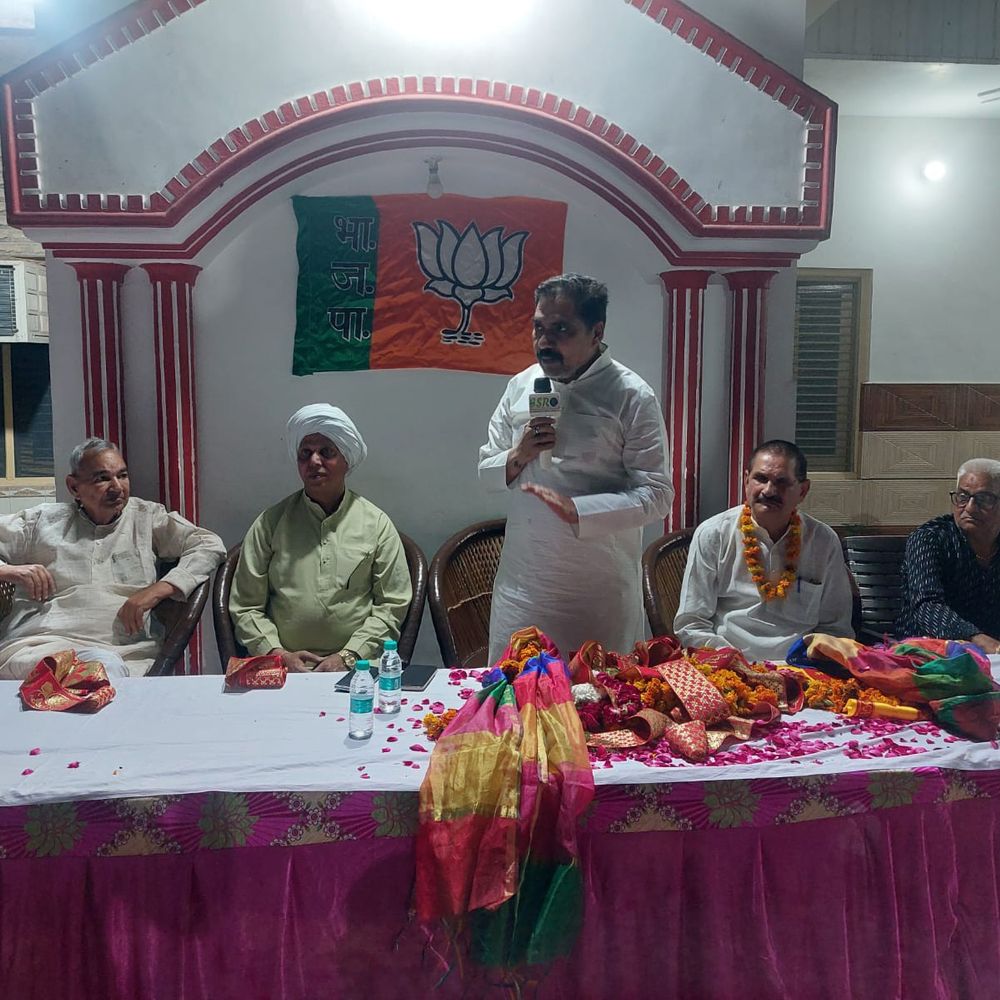 भाजपा जिलाध्यक्ष नीरज शर्मा ने की महत्वपूर्ण बैठक:कार्यकर्ताओं को दिए दिशा निर्देश, योगी सरकार की गिनाई उपलब्धियां