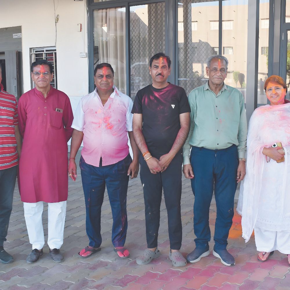 महेश पब्लिक स्कूल में होली उत्सव में झूमे विद्यार्थी