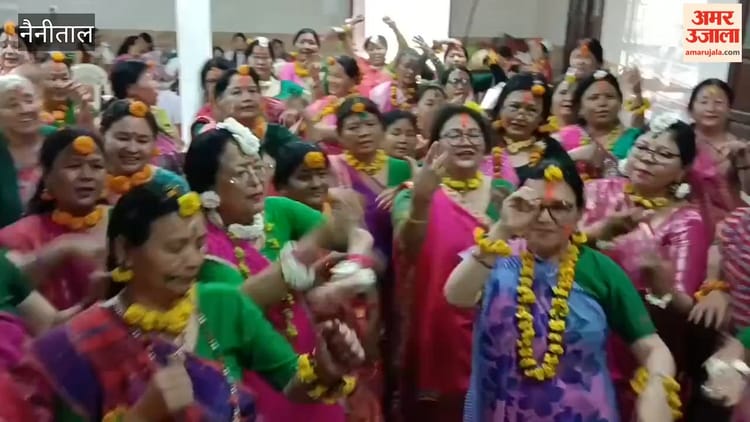 जोहार शौकी महिला संगठन ने खड़ी होली का आयोजन किया