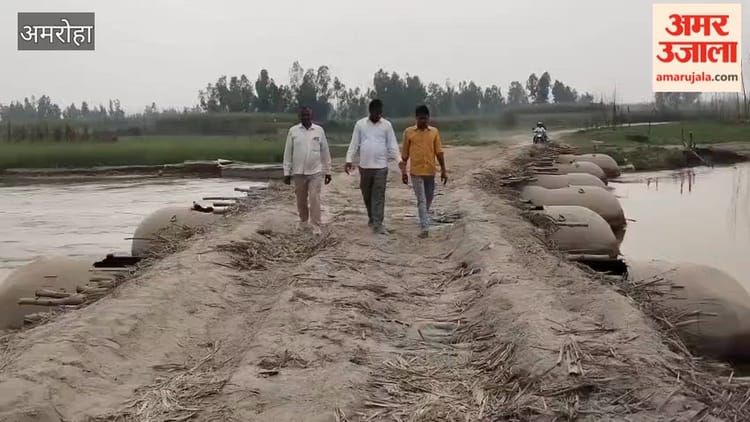 जान जोखिम में डाल पैंटून पुल से पार हो रहे सात गांवों के ग्रामीण
