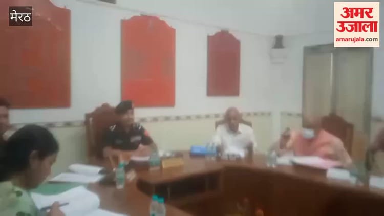 Meerut: कैंट बोर्ड कार्यालय में विकास कार्यों पर चर्चा