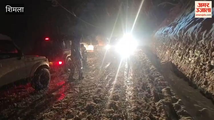 भारी बर्फबारी के बीच मनाली में फंसे एक हजार वाहन, रेसक्यू जारी