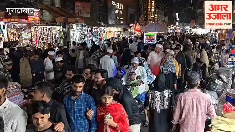 चौमुखा पुल पर खरीदारी के लिए उमड़ी भीड़
